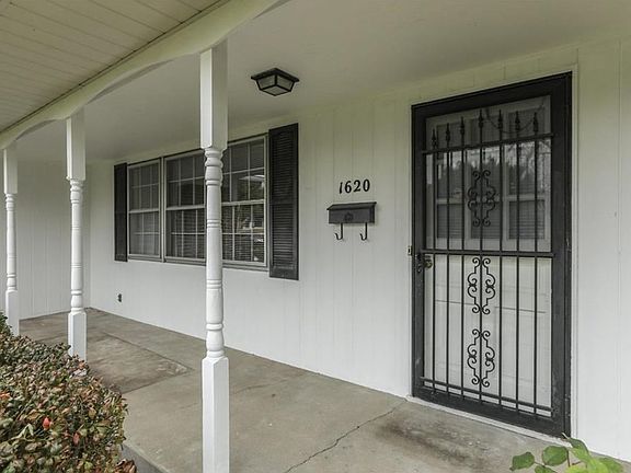 Front Exterior View 4