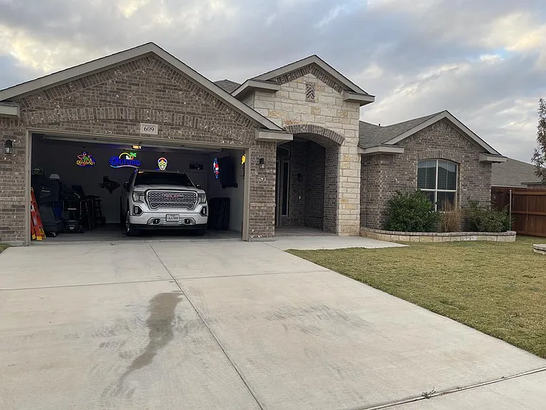 609 Viva Max Dr — Photo 1