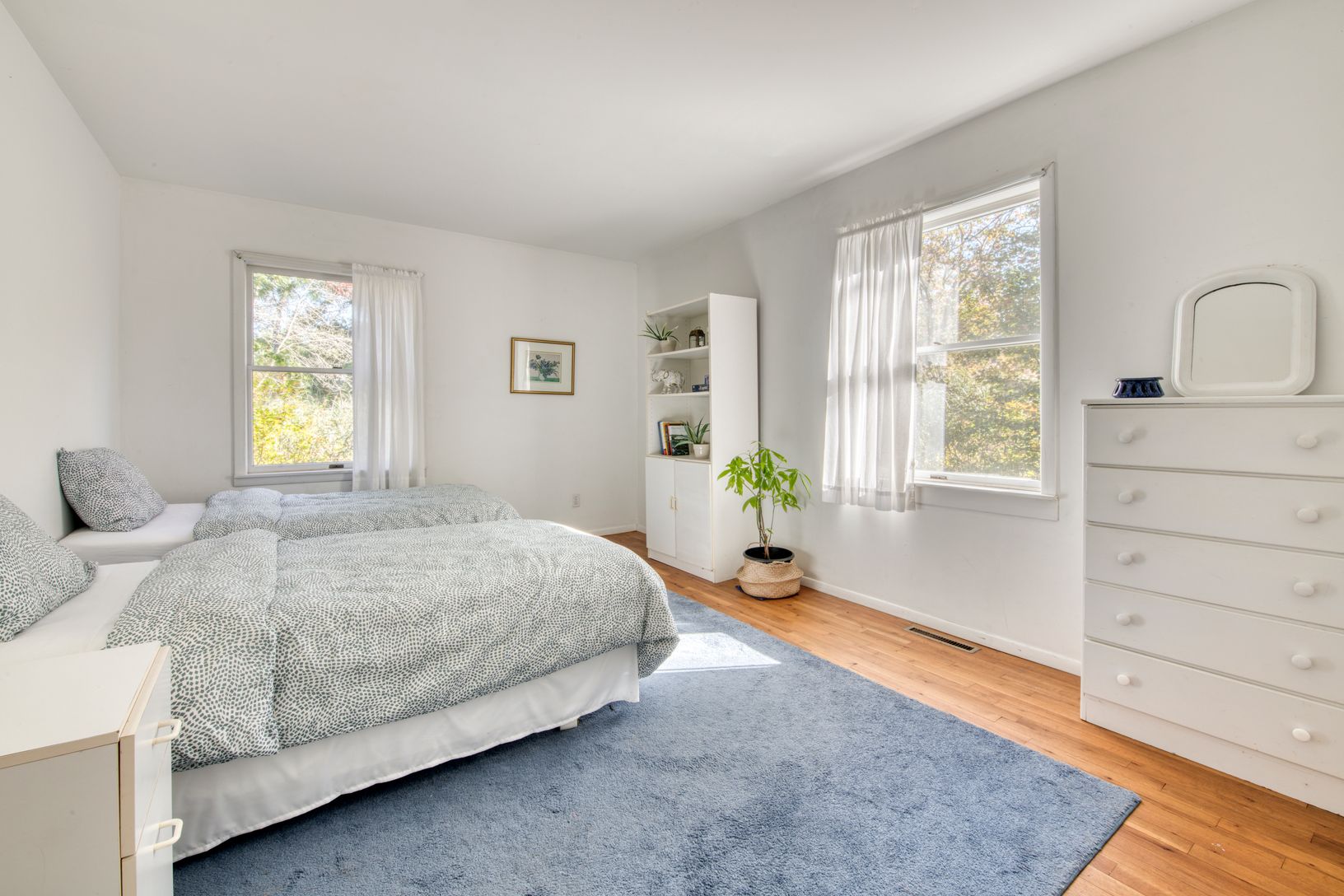 Bedroom 2 - Main Floor