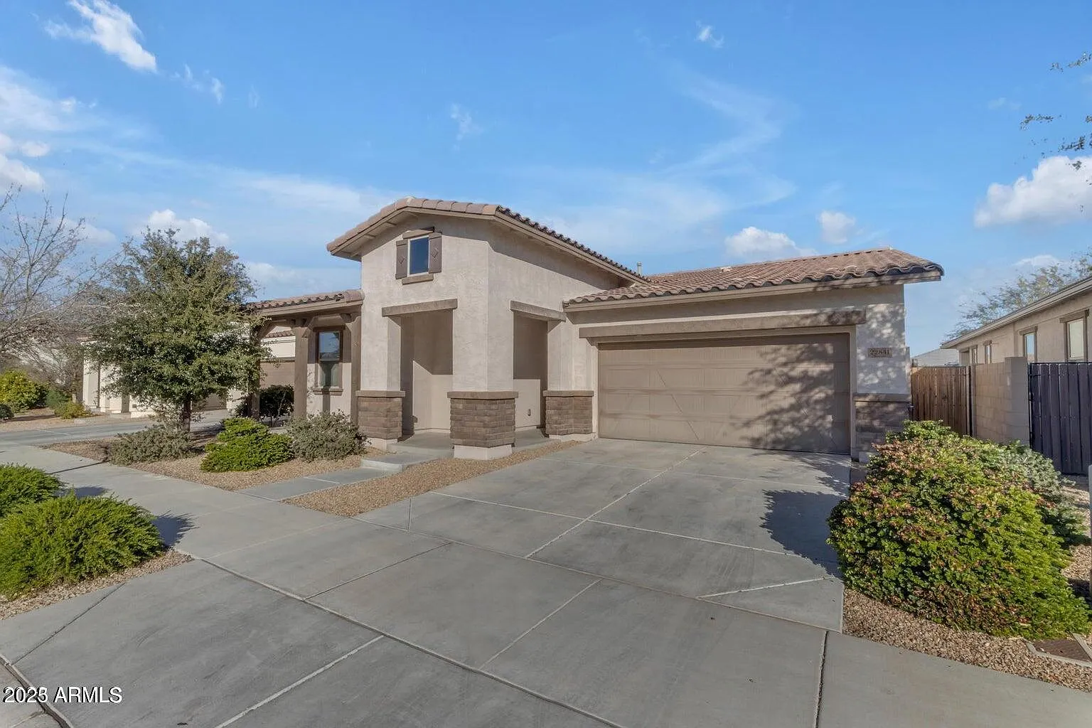 4 bed, 3.0 bath, 2308 sqft, $2,600 — Photo 1