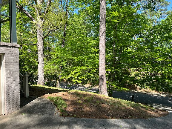 5th image of 656 Rumson Rd