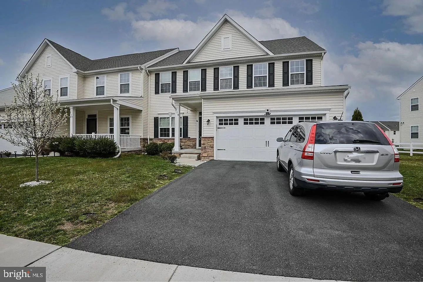 4 bed, 3.5 bath, 3300 sqft, $4,100 — Photo 1