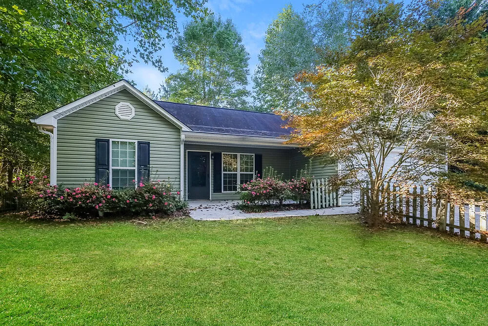 3 bed, 2.0 bath, 1334 sqft, $2,020 — Photo 1