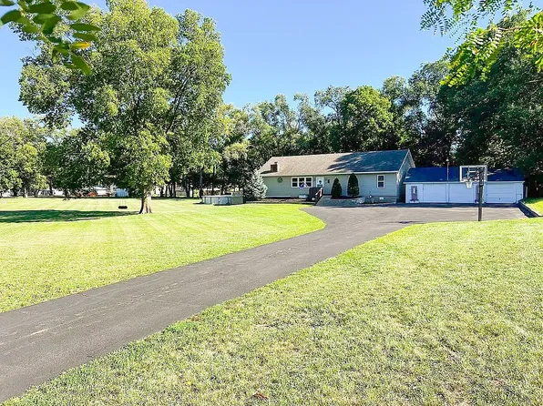 3210 W Rock Falls Rd, Rock Falls, IL 61071
