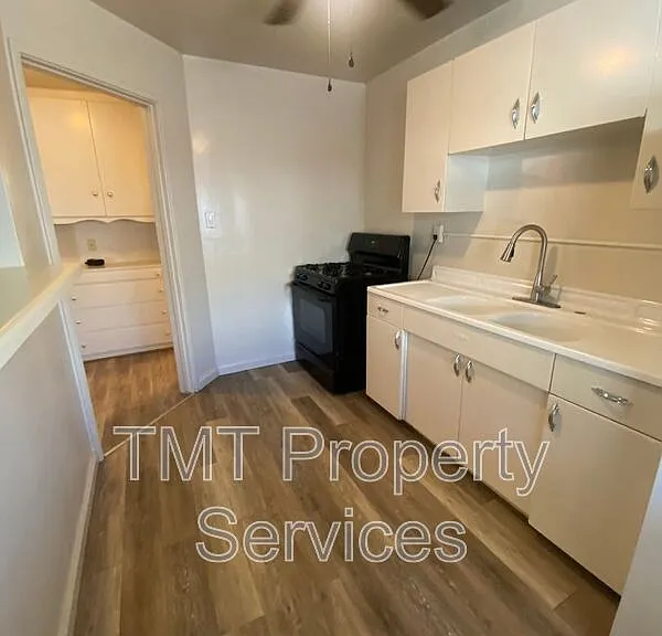 2530 S St #13 — Photo 6