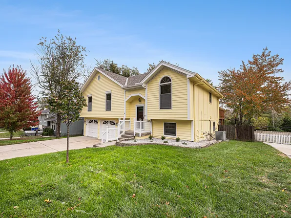 1401 NE Weddle Ln, Lees Summit, MO 64086