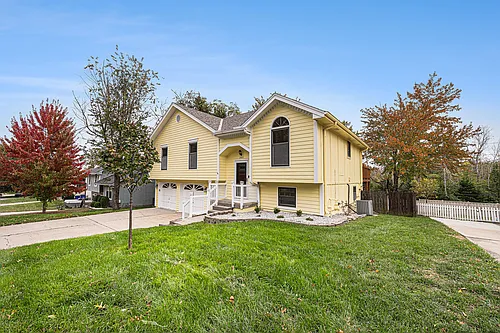 1401 NE Weddle Ln Photo 1