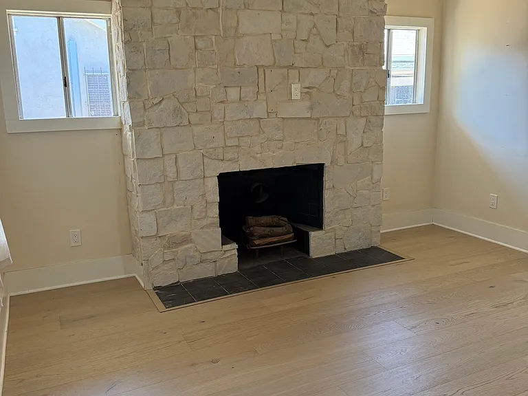 2255 W 29th St — Photo 4