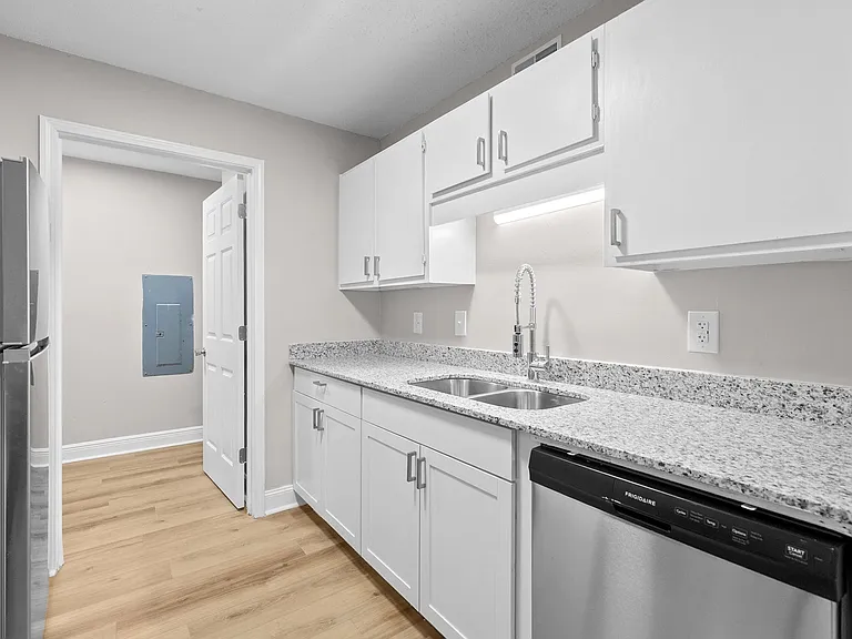 Pebble Creek Apartments — Photo 16