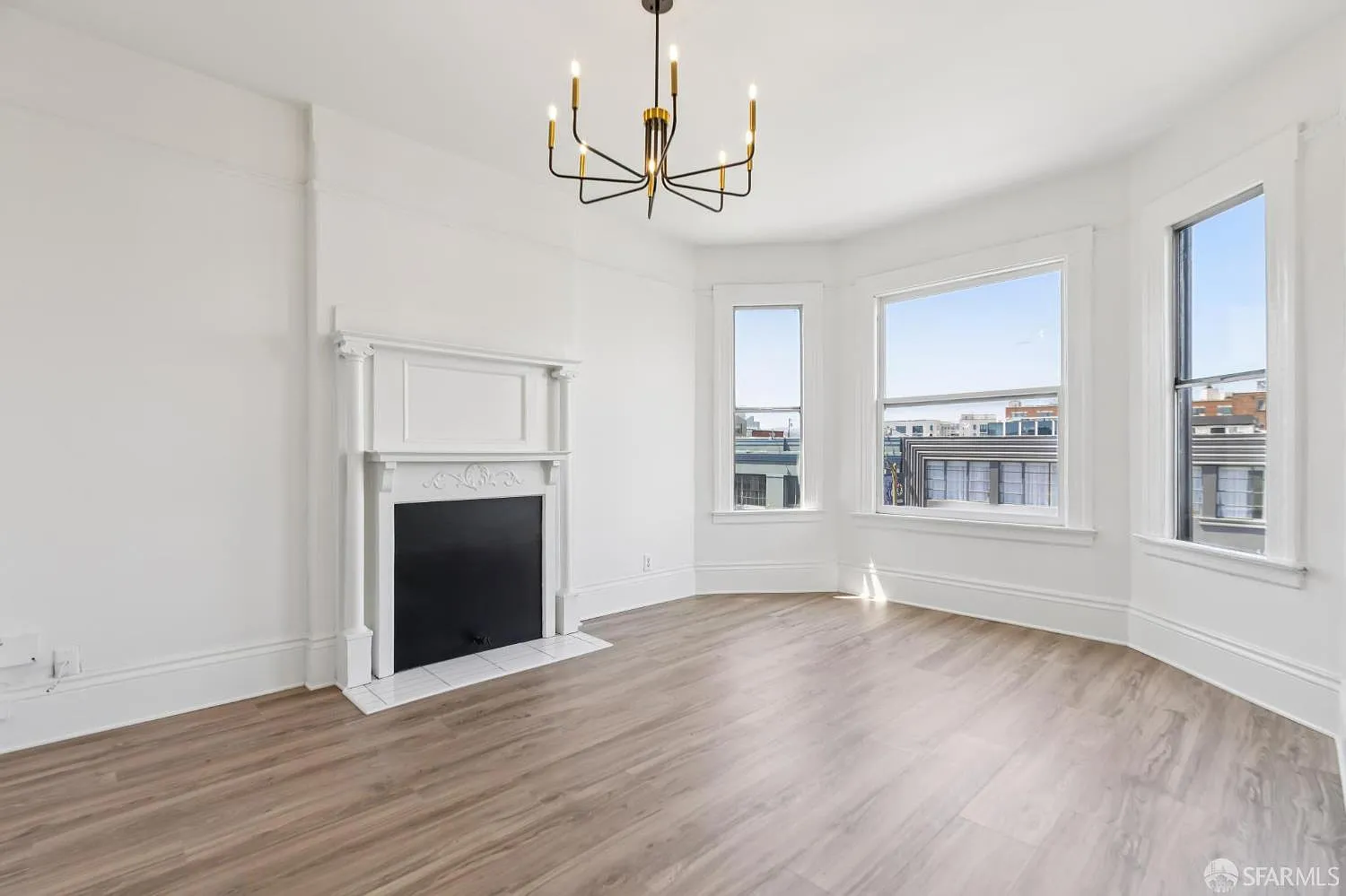 3 bed, 1000 sqft, $5,995 — Photo 1