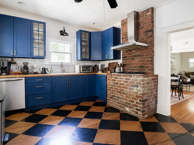 2203 Woodrow St — Photo 8