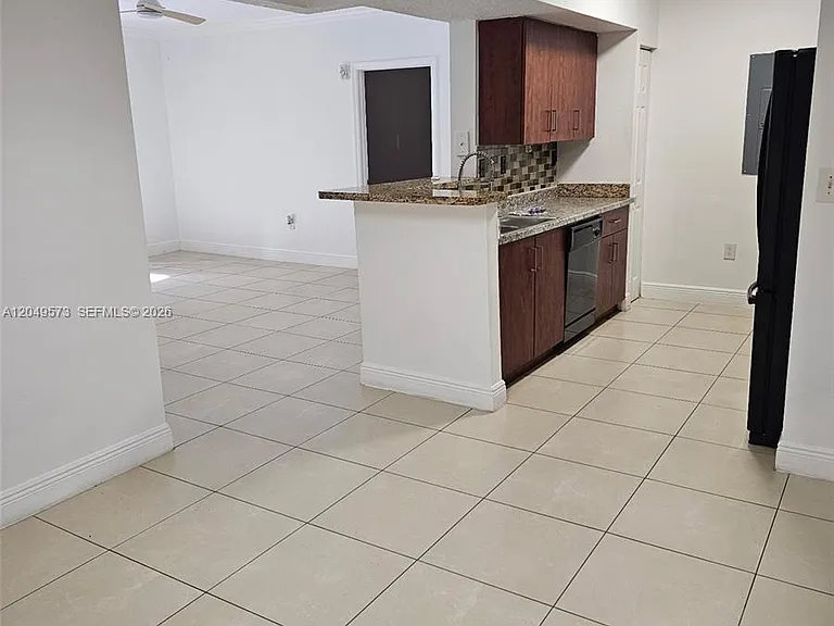 215 SW 117th Ter #14104 — Photo 3