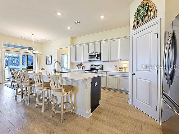 3rd image of 473 Ramport St