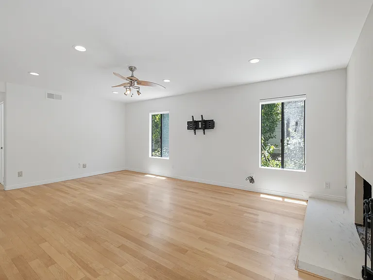 4215 Balcony Dr — Photo 16