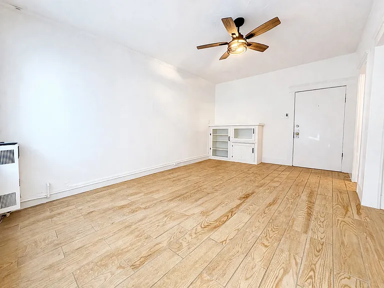 623 E Broadway #5 — Photo 24