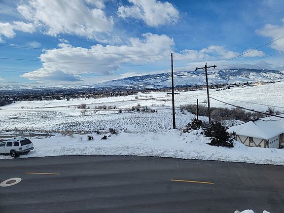 2nd image of 361 Moraine Way #361