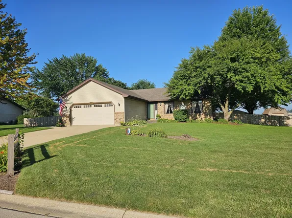 749 Carriage Hill Ln, Sugar Grove, IL 60554