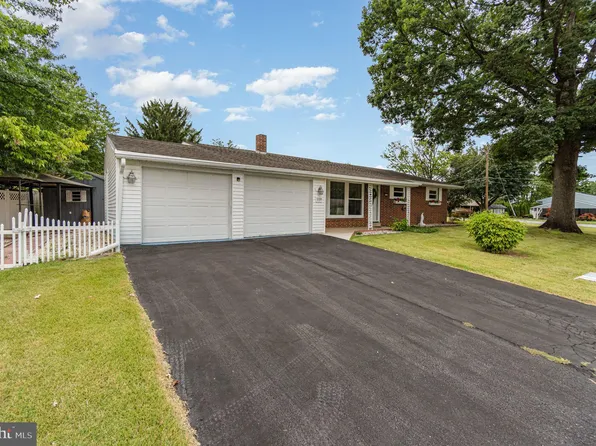 1118 Apple Dr, Mechanicsburg, PA 17055