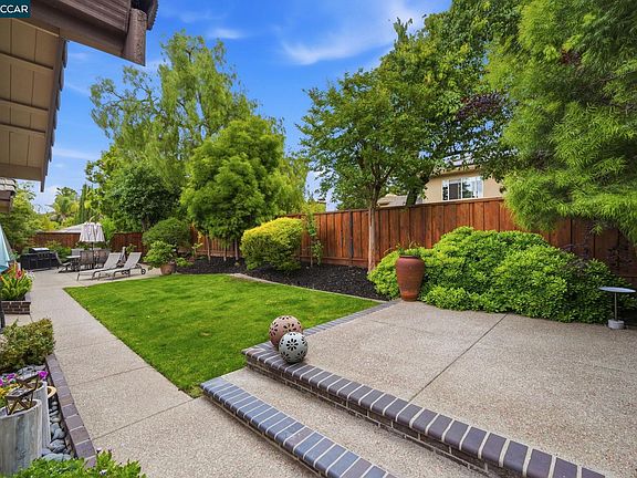 5th image of 635 Rutherford Cir