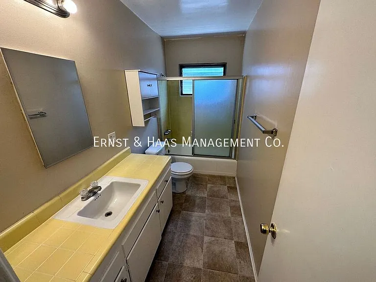1325 E 7th St #6 — Photo 4