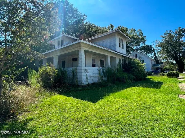 209 W Academy Street, Robersonville, NC 27871