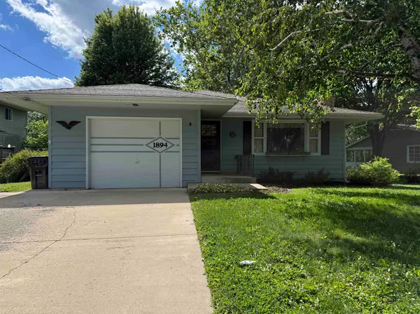 1894 Ridge Dr, Freeport, IL 61032