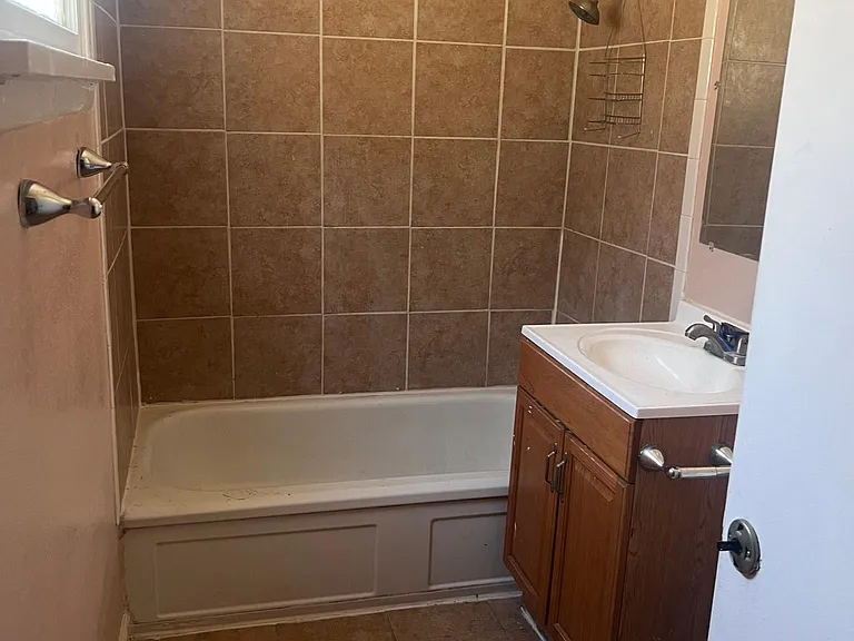 948 Ohio St — Photo 17