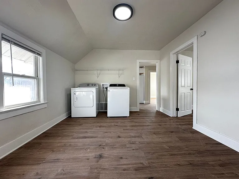 1152 Stuart St — Photo 2