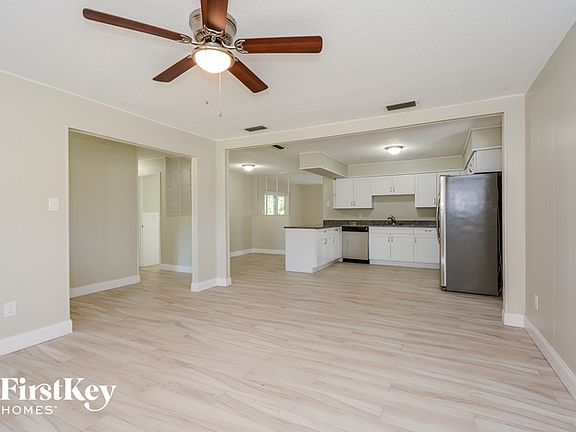 3rd image of 4936 Bobbie Ave