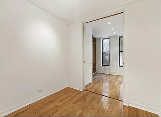 Rented by Warburg | media 14