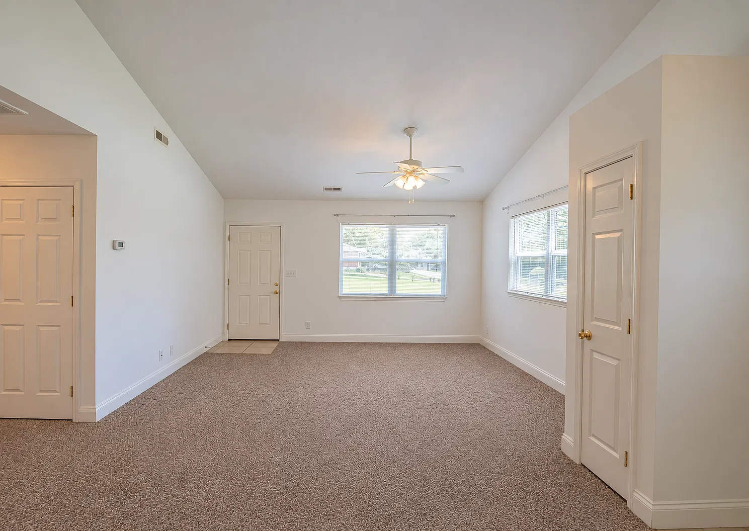 2 bed, 960 sqft, $1,700 — Photo 2