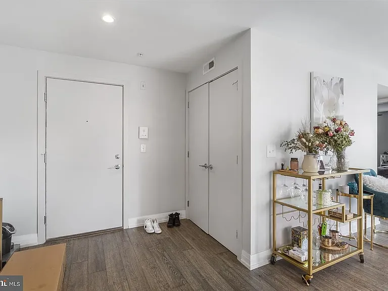 512 E Girard Ave #201 — Photo 2