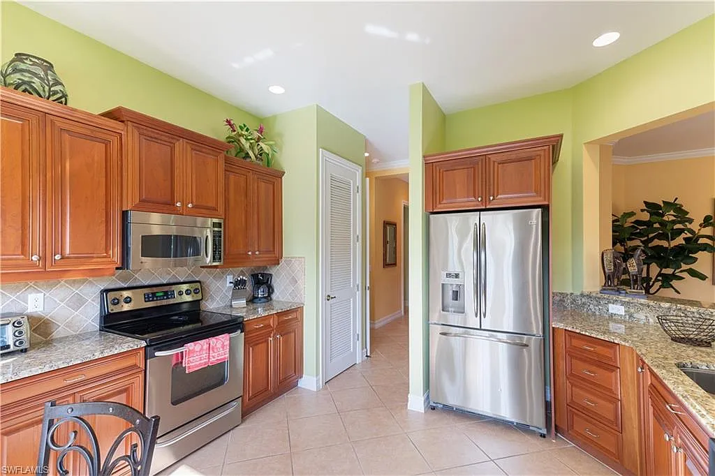 3 bed, 2.0 bath, 2021 sqft, $2,750 — Photo 3