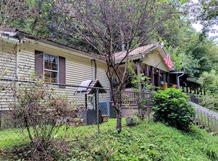 322 Slick Rock Rd, Delbarton, WV 25670