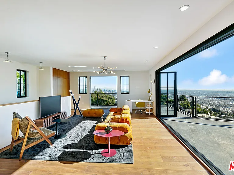 2020 Cyprean Dr — Photo 45