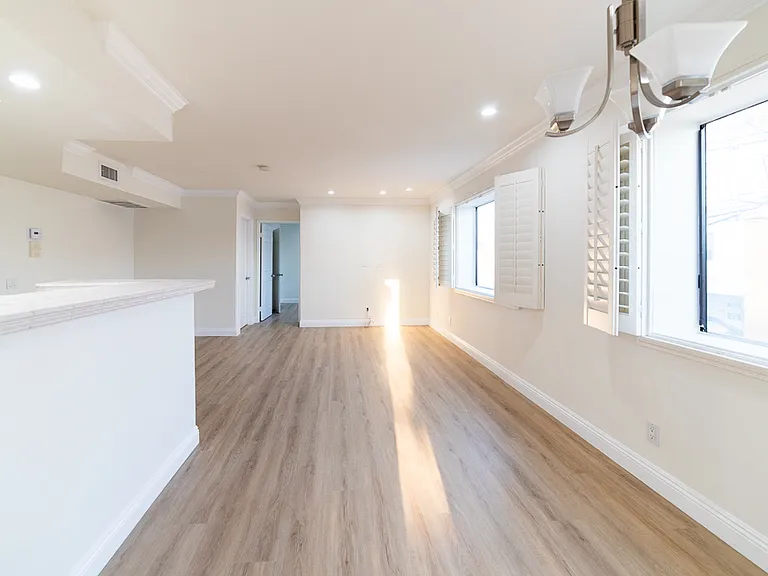 1510 S Barrington Ave #101 — Photo 11