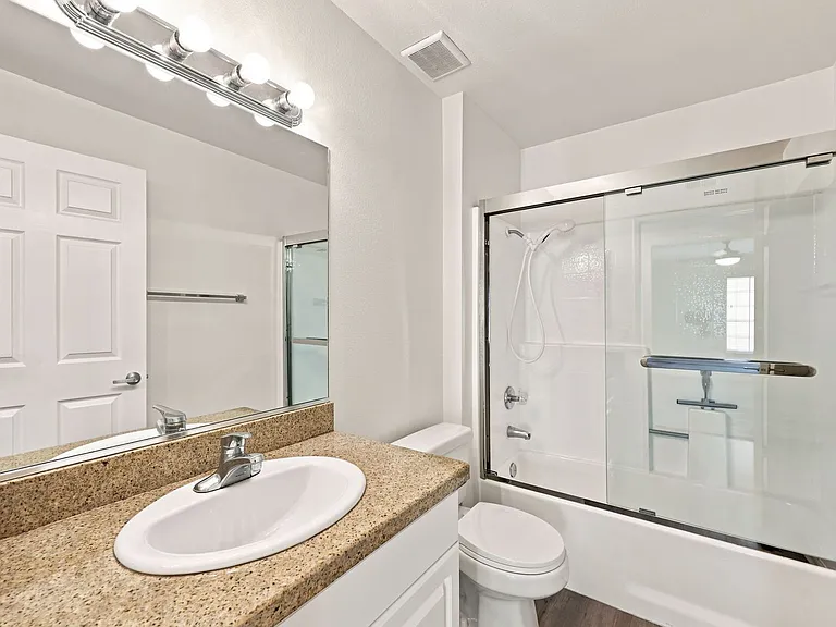 21550 Burbank Blvd #312 — Photo 8