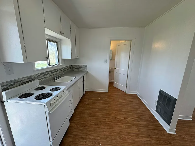 1056 W Marina Dr #10 — Photo 2