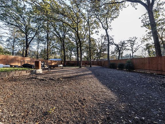 3rd image of 9953 Greentree Ln