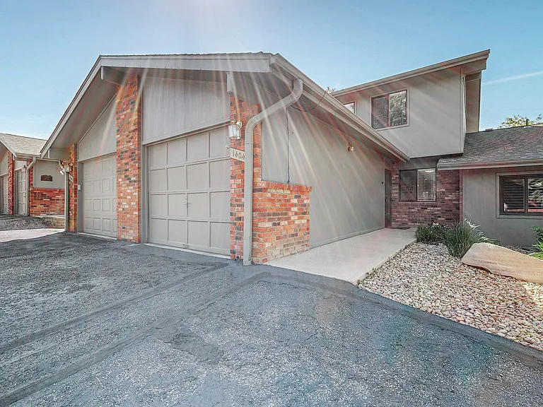 1404 Adriel Dr — Photo 35