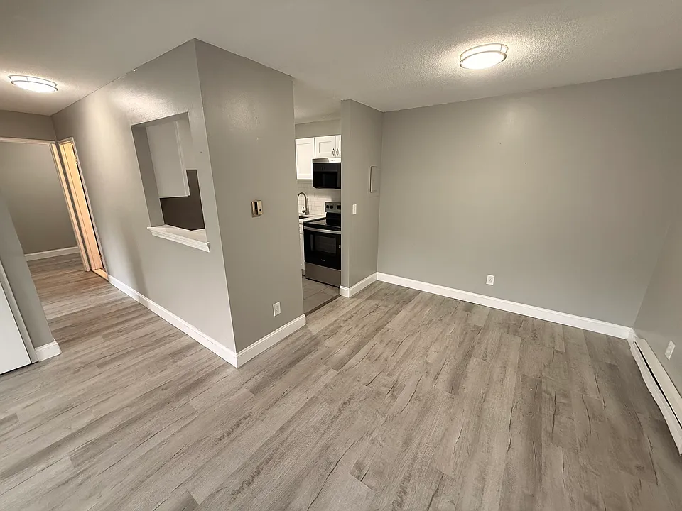 24 Coleman St #2K