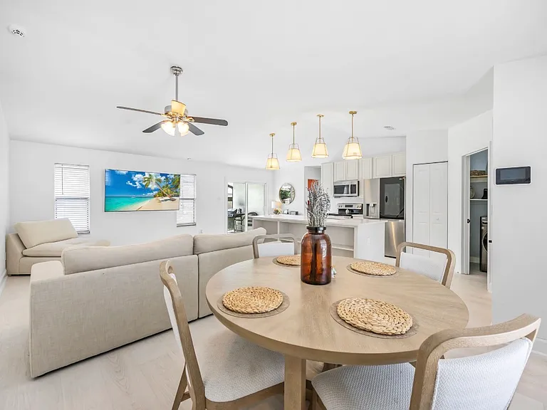 871 Highland Ave NW — Photo 4