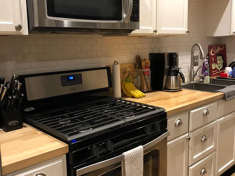 209 E Broadway St #5 — Photo 3