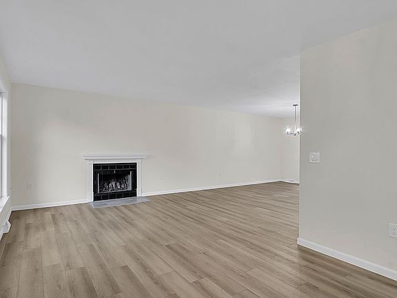 LIVING ROOM WITH FIREPLACE