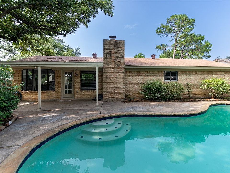 1st image of 209 E Louella Dr