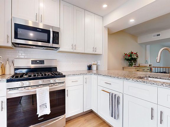 5th image of 678 E Lake Front Cir