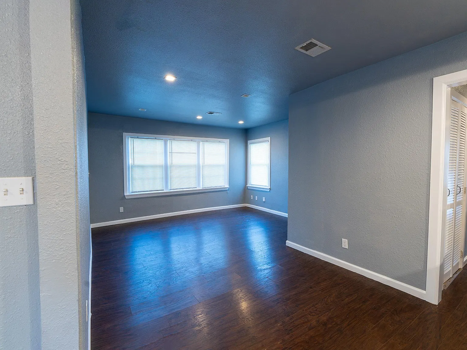 2 bed, 1.0 bath, 938 sqft, $1,250 — Photo 4