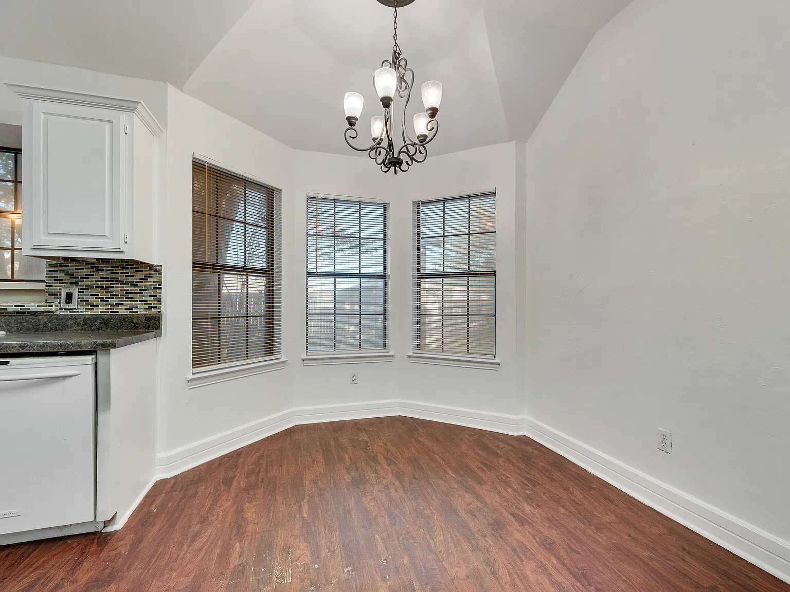 3 bed, 1384 sqft, $1,950 — Photo 4