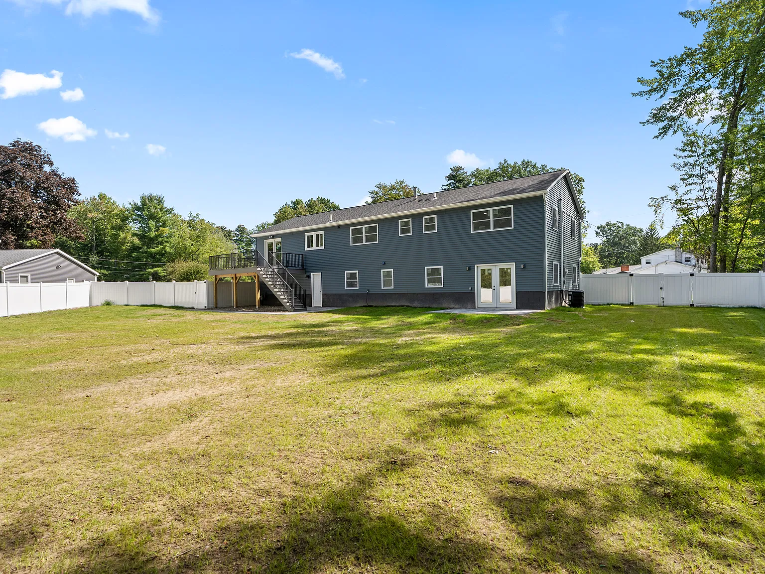 5 bed, 2756 sqft, $4,000 — Photo 3