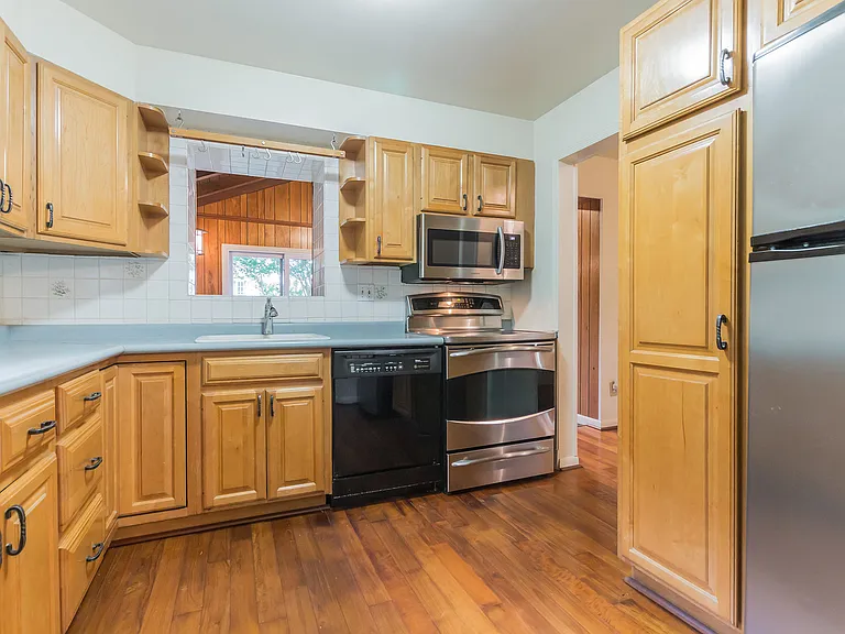 9702 Bellevue Dr — Photo 11